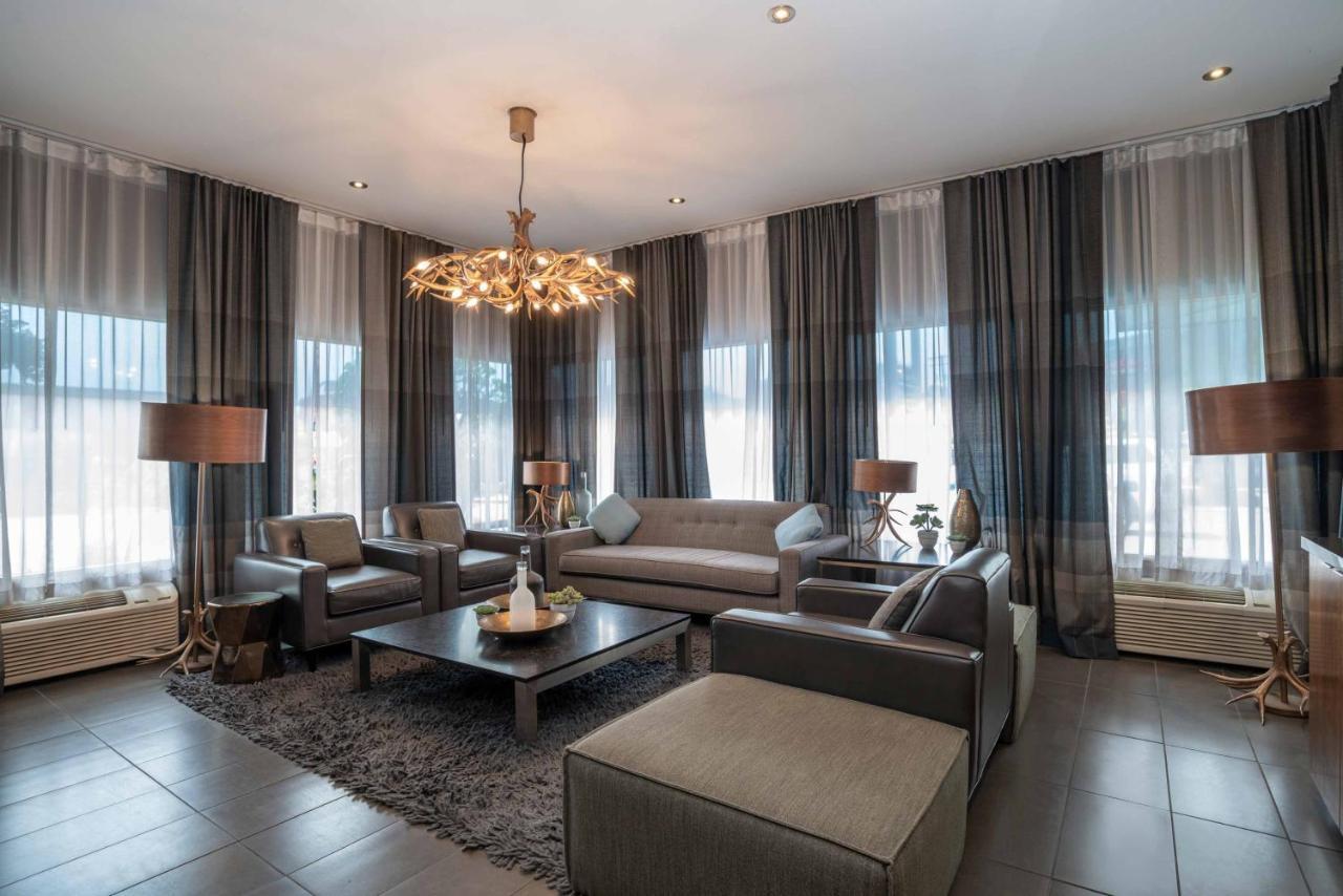 Sandman Hotel Вернон Экстерьер фото