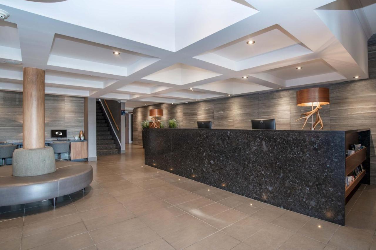 Sandman Hotel Вернон Экстерьер фото